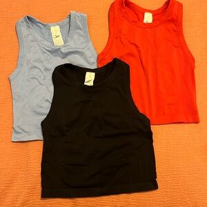 Set of 3 seamless go dry Old Navy workout tanks